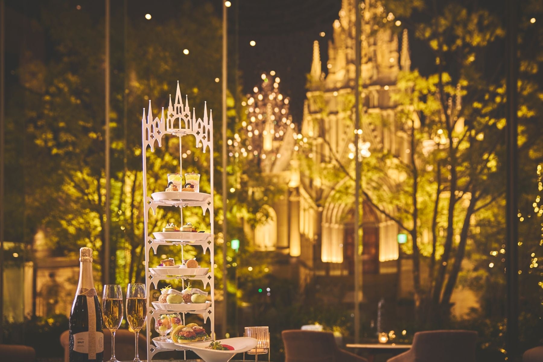 大聖堂夜景🌃世界三大珍味イブニングハイティーが激ウマ確定✨