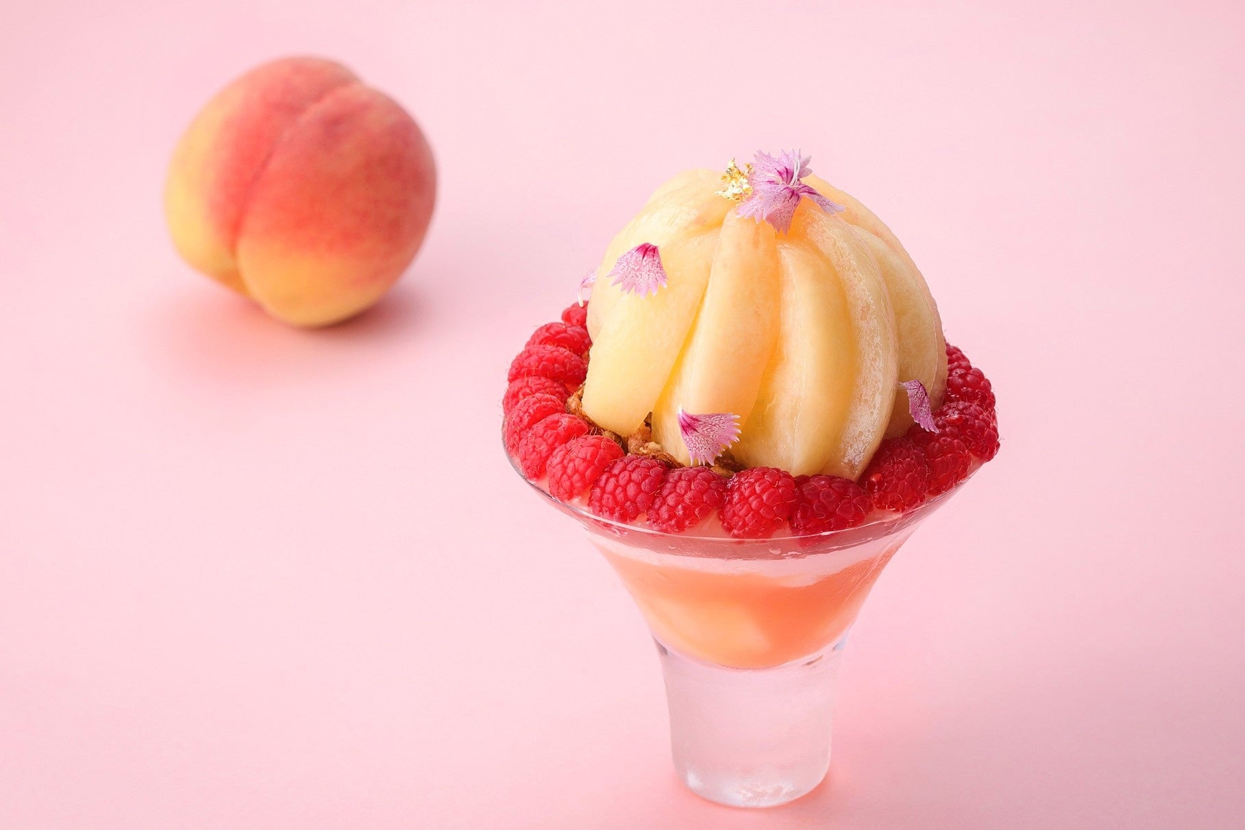 激ウマ確定！まるで風船なまるごと桃パフェが超話題！🍑✨