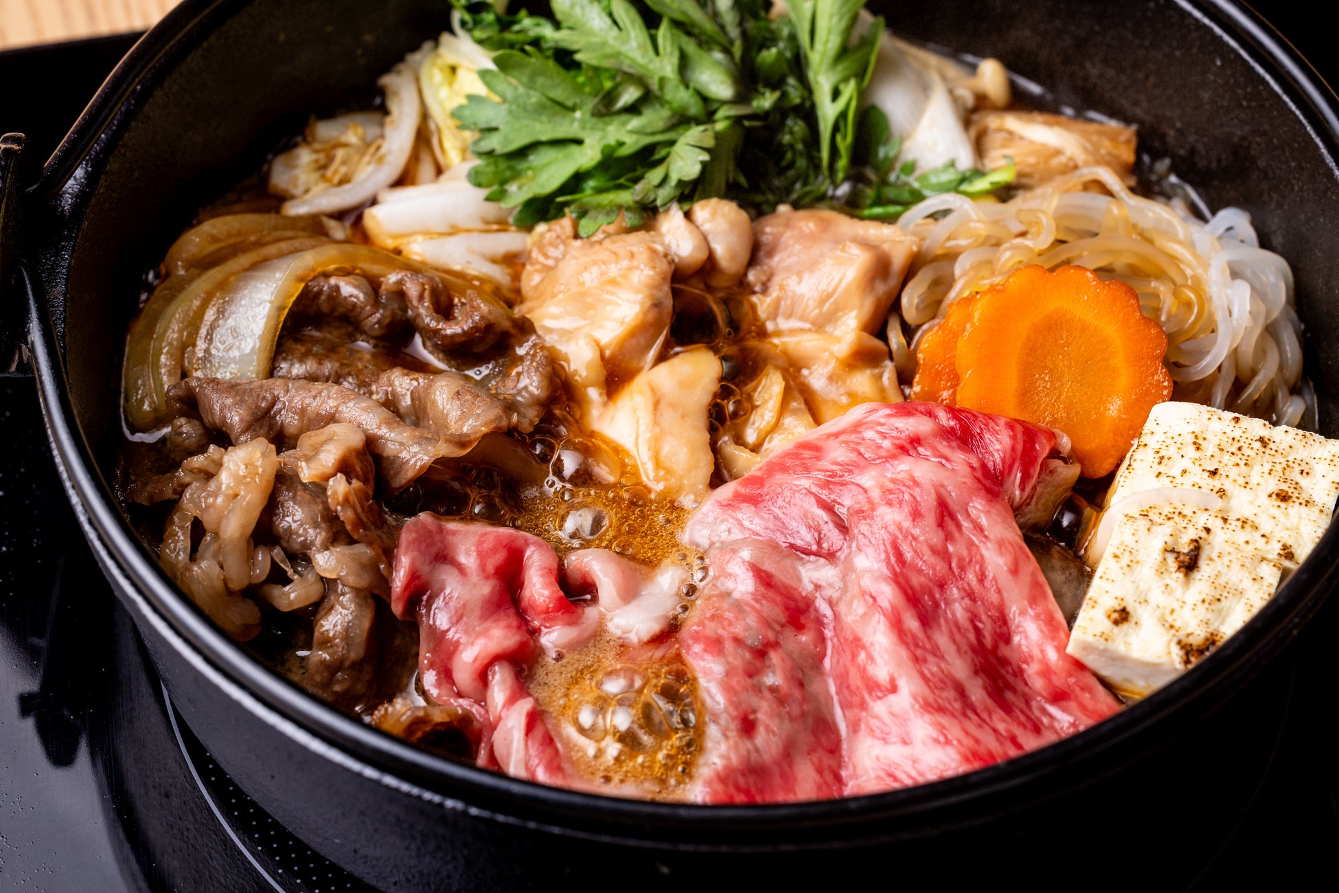銀座華味鳥！A5和牛すき焼きが激ウマ🤤生100円🍻
