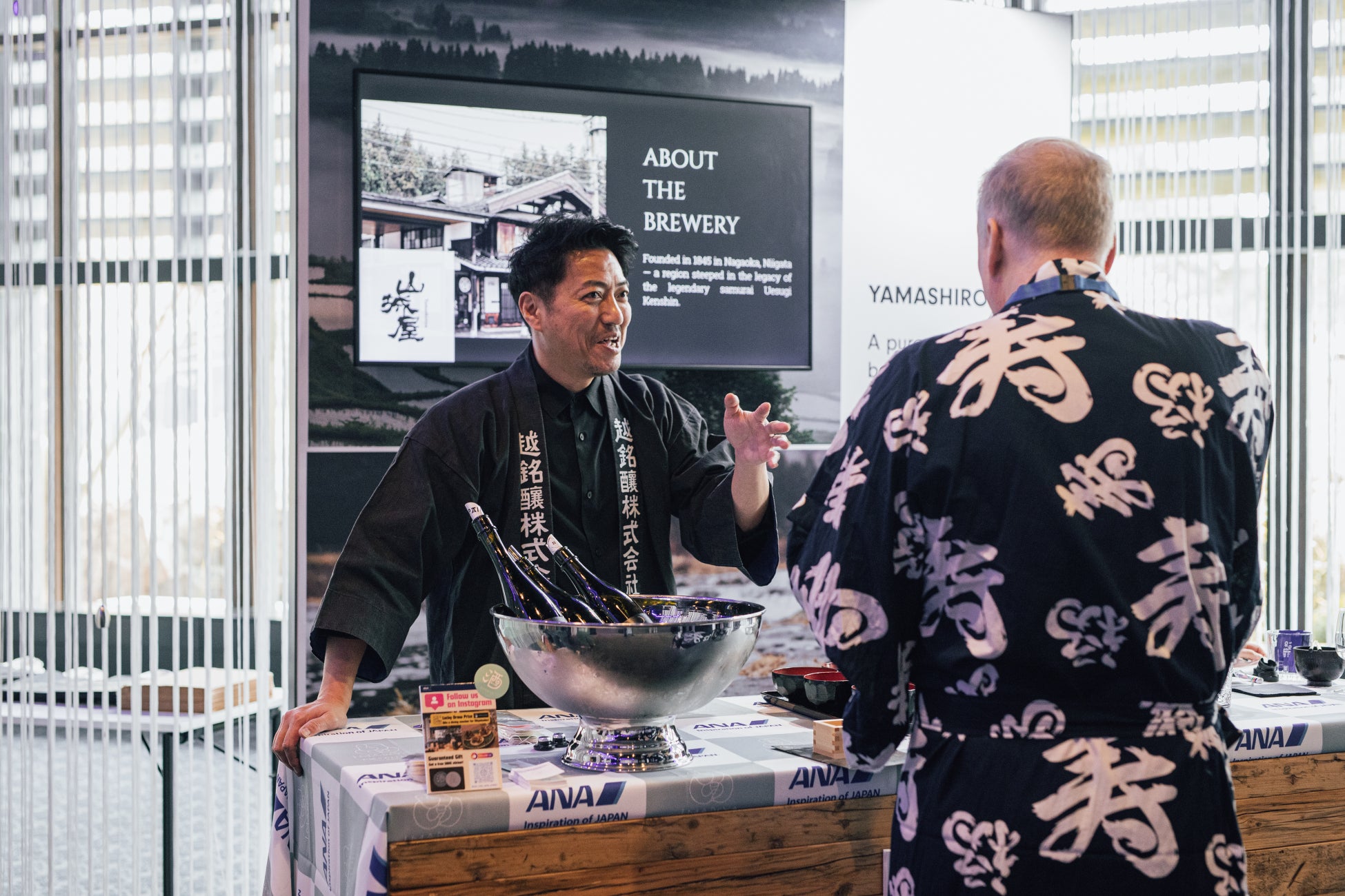 超話題！スウェーデン郊外で日本酒角打ち220人集結🤯🍶