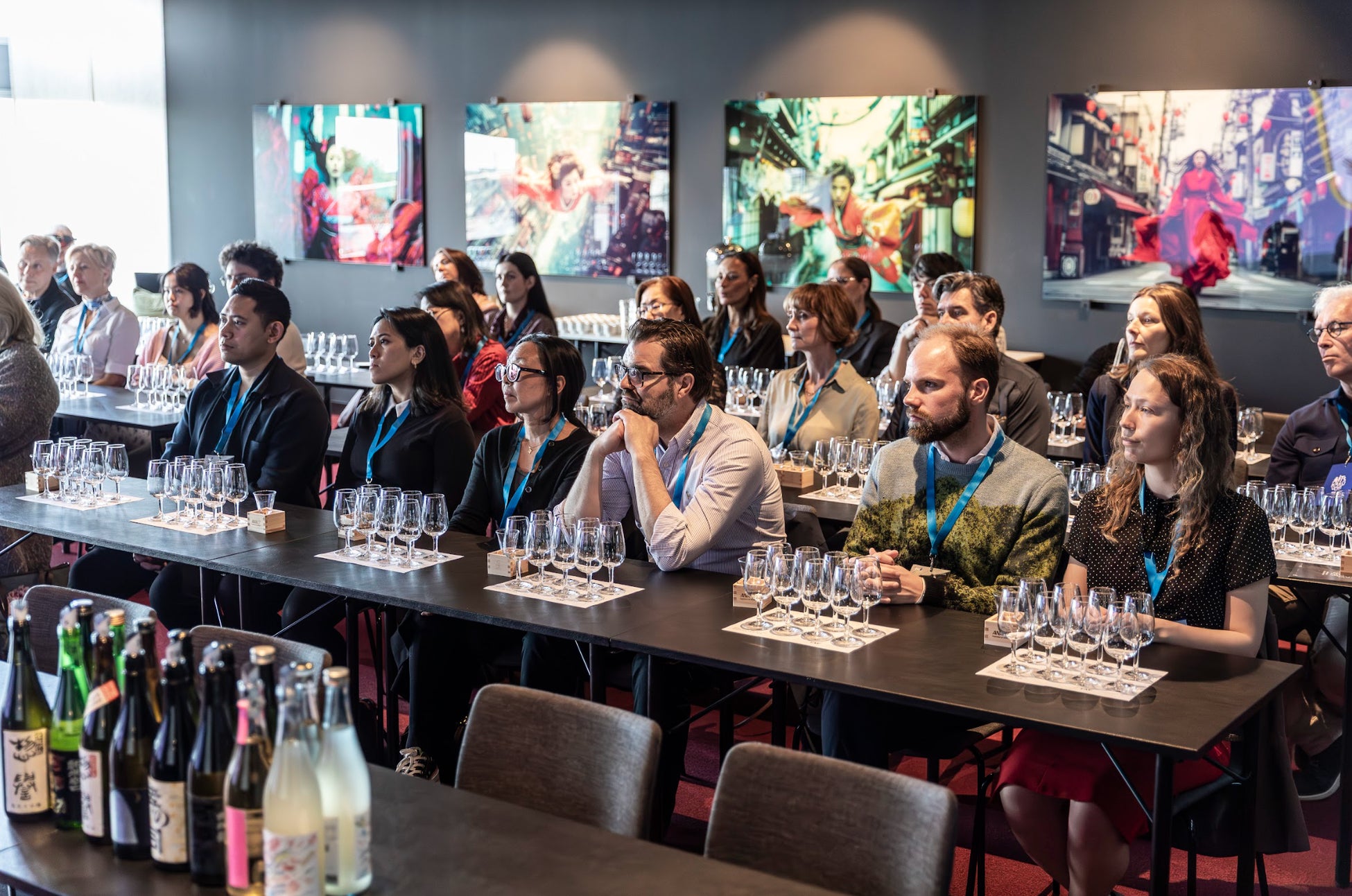 超話題！スウェーデン郊外で日本酒角打ち220人集結🤯🍶
