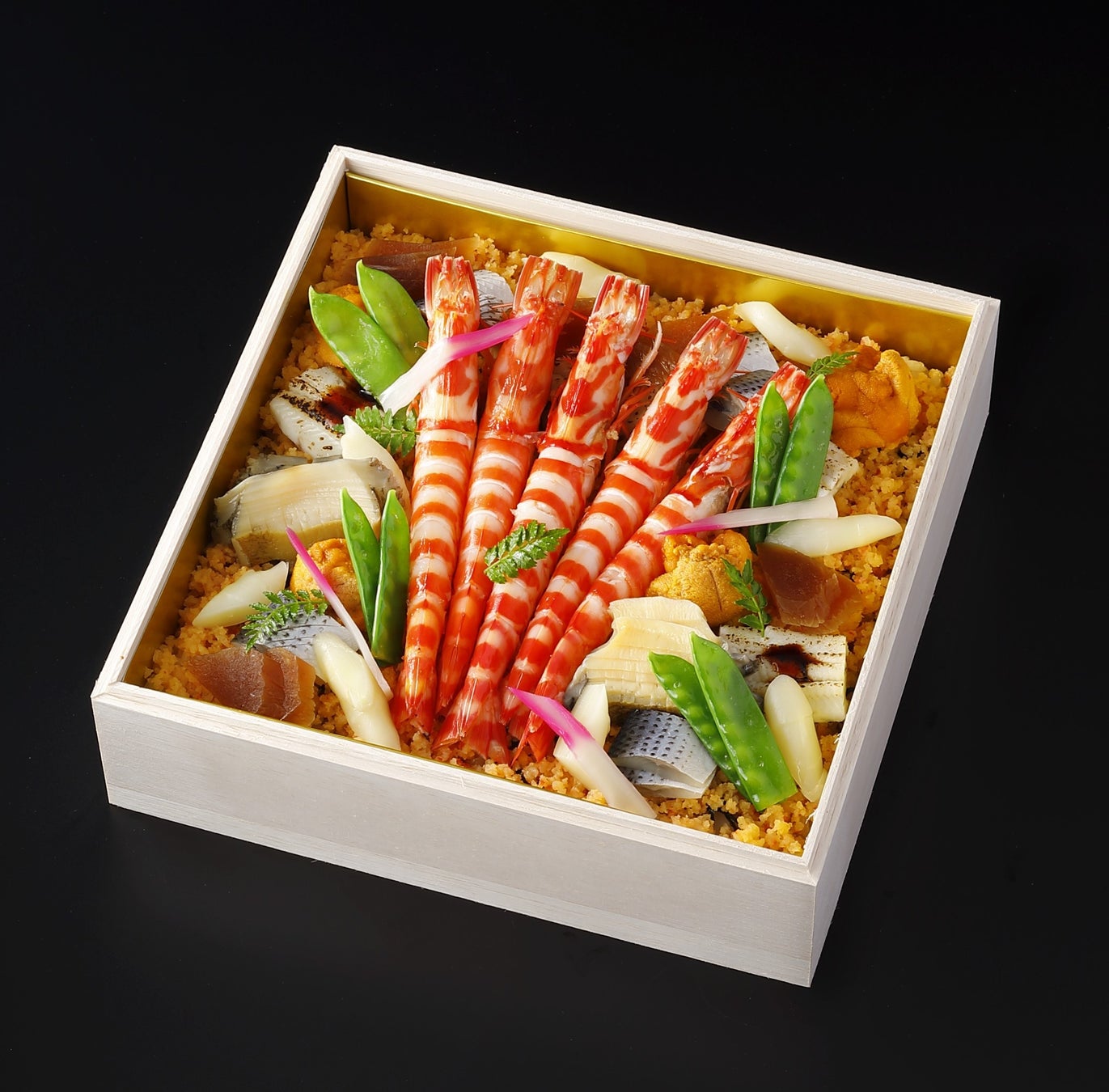 新春🎍激ウマ確定！料理長×パティシエの極み重は必食😋