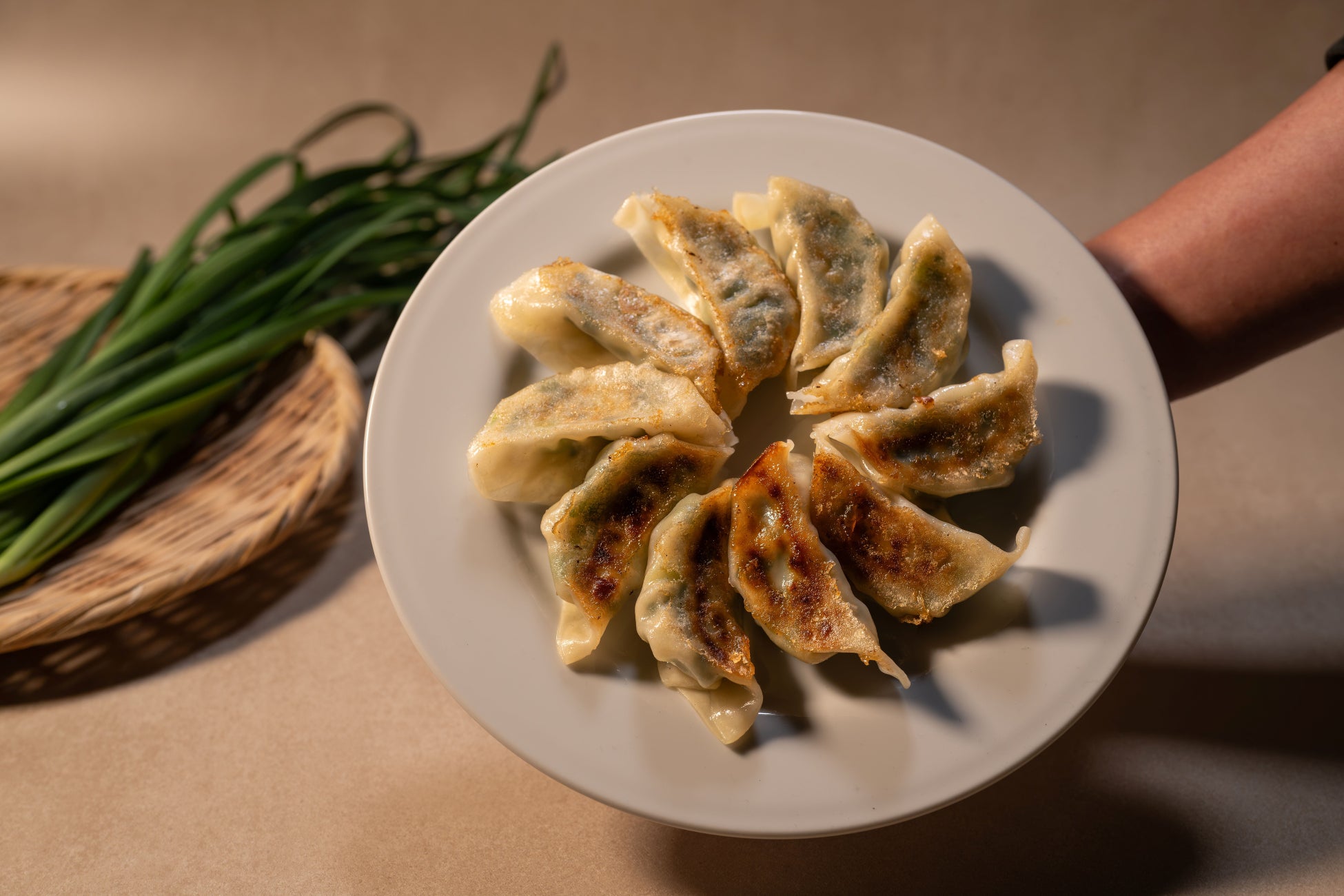 必食！肉太郎の新作「韮華餃子」8/5発売で激ウマ確定🥟🤤