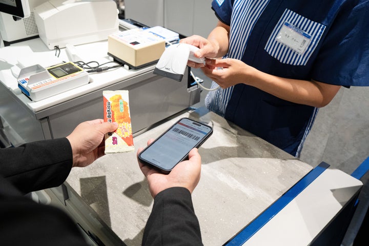 超話題！ローソンで日本初コイン決済グルメGET🛒🚀