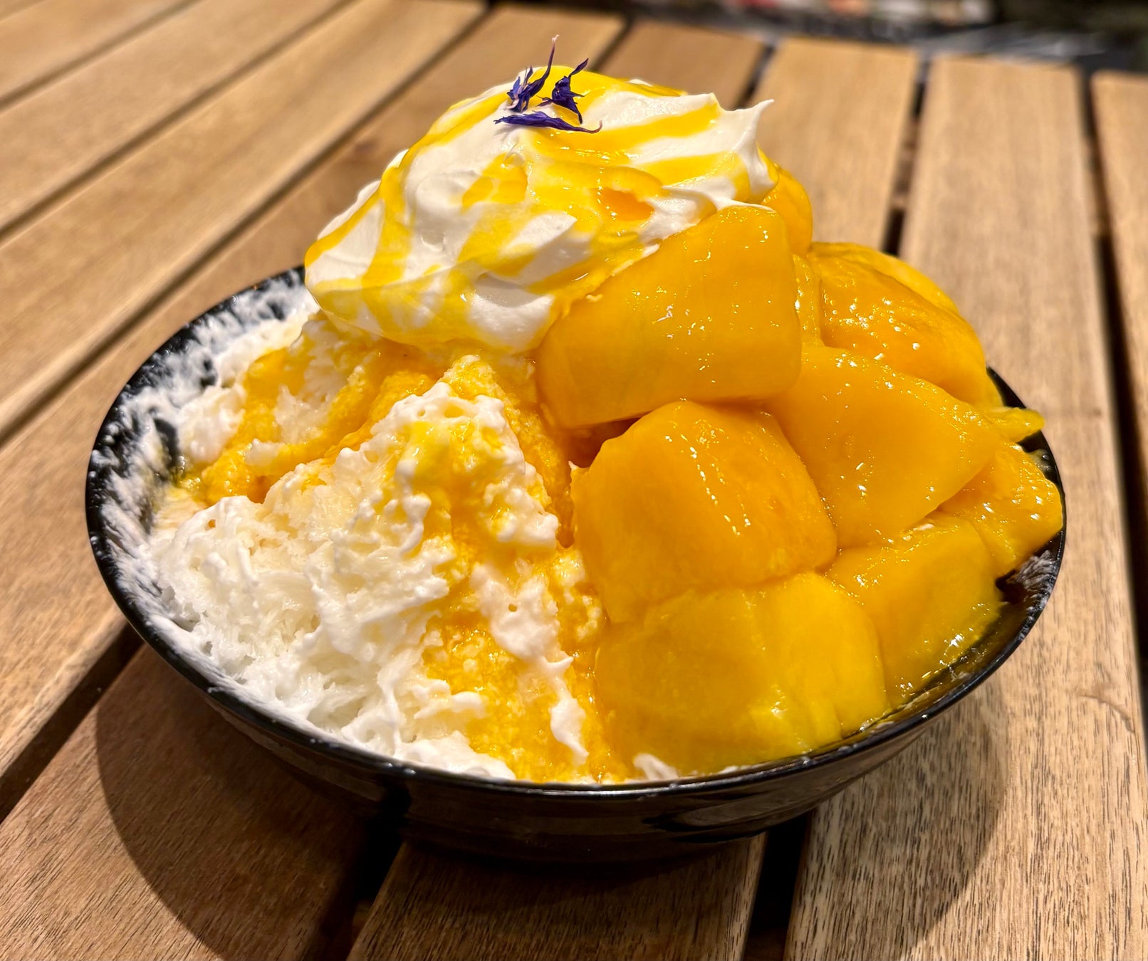 カレー屋発！大学生考案「ラッシーかき氷」🍧残暑に必食の激ウマ