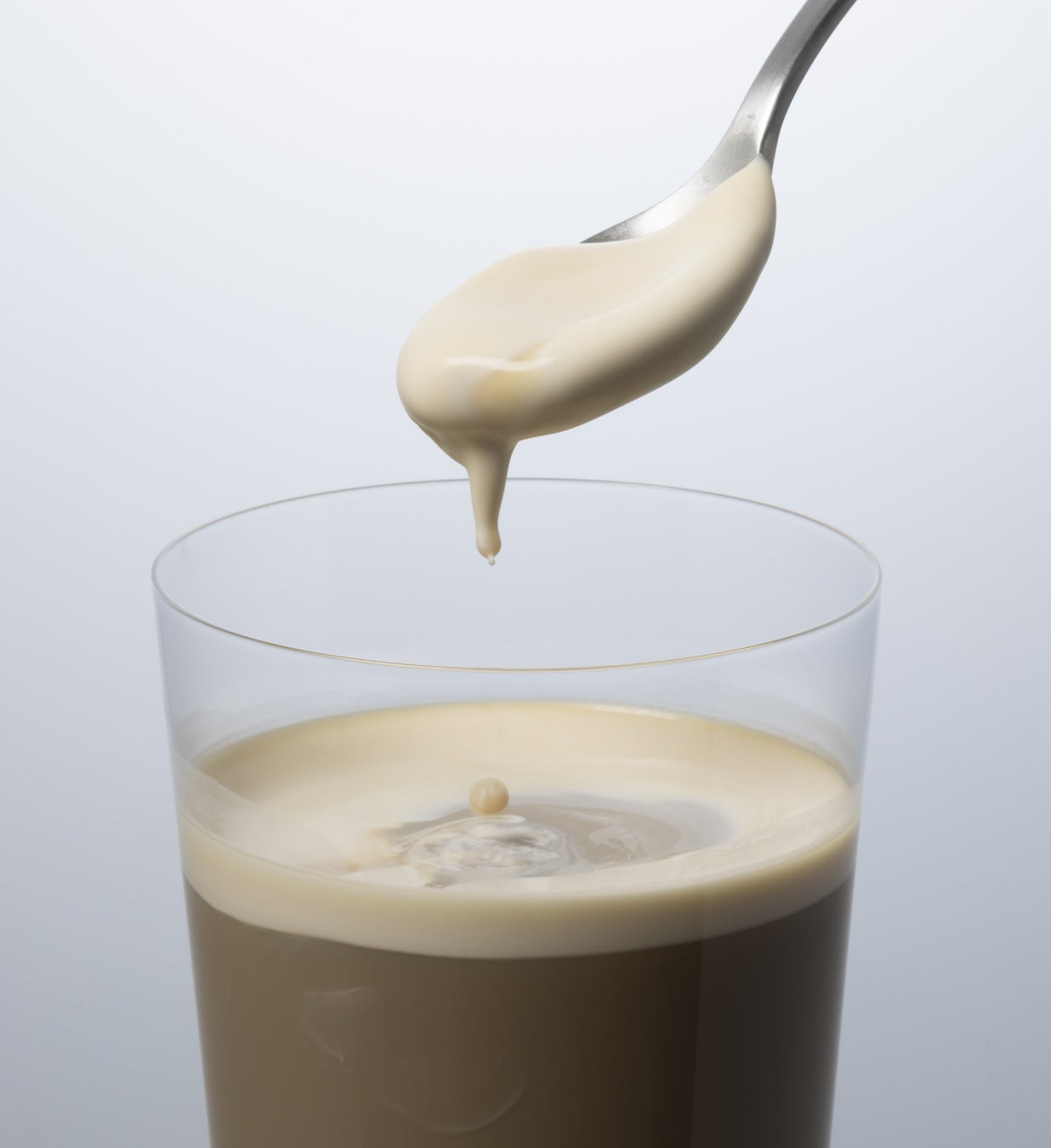 タカナシの新作カフェラテ、生乳クリームが神！超話題確定✨