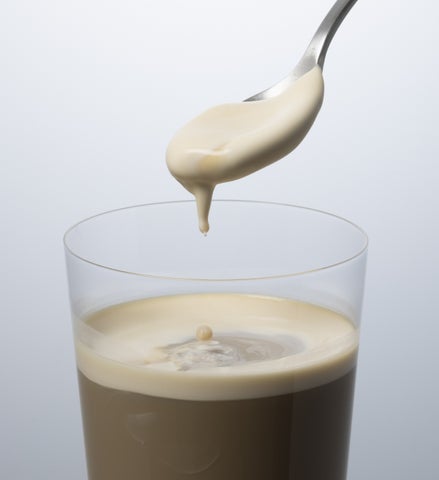 タカナシの新作カフェラテ、生乳クリームが神！超話題確定✨
