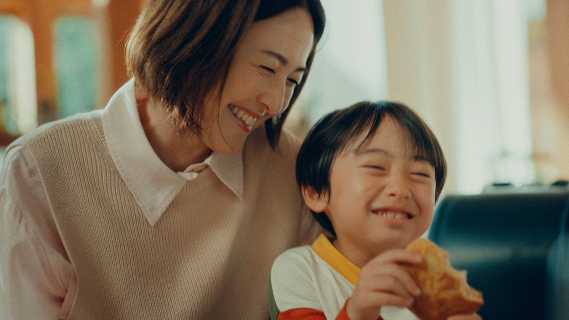 なんかなーい？』新CMで超話題！家族の小腹に必食パン🍞🤤