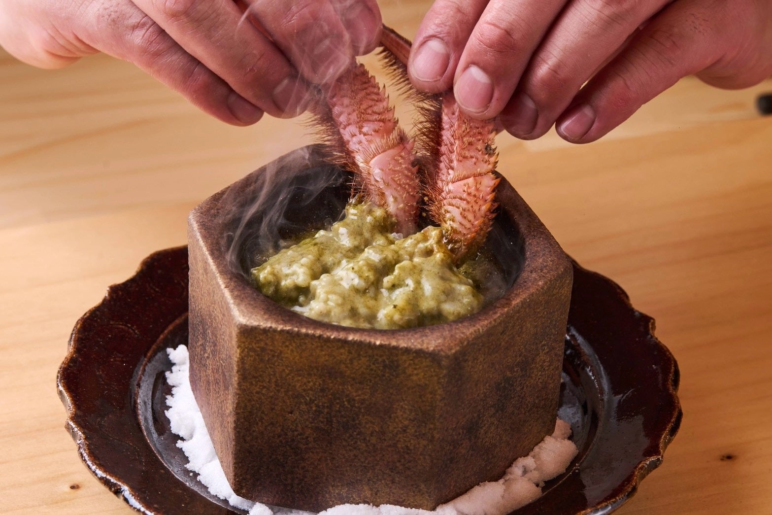 本日OP！金沢かにじぇんぬ🦀芸妓と活ガニ必食！