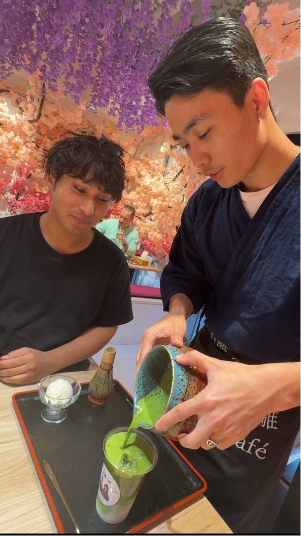 原宿に必食ドバイチョコロール!🧀サクサク伸びる新食感が激ウマ