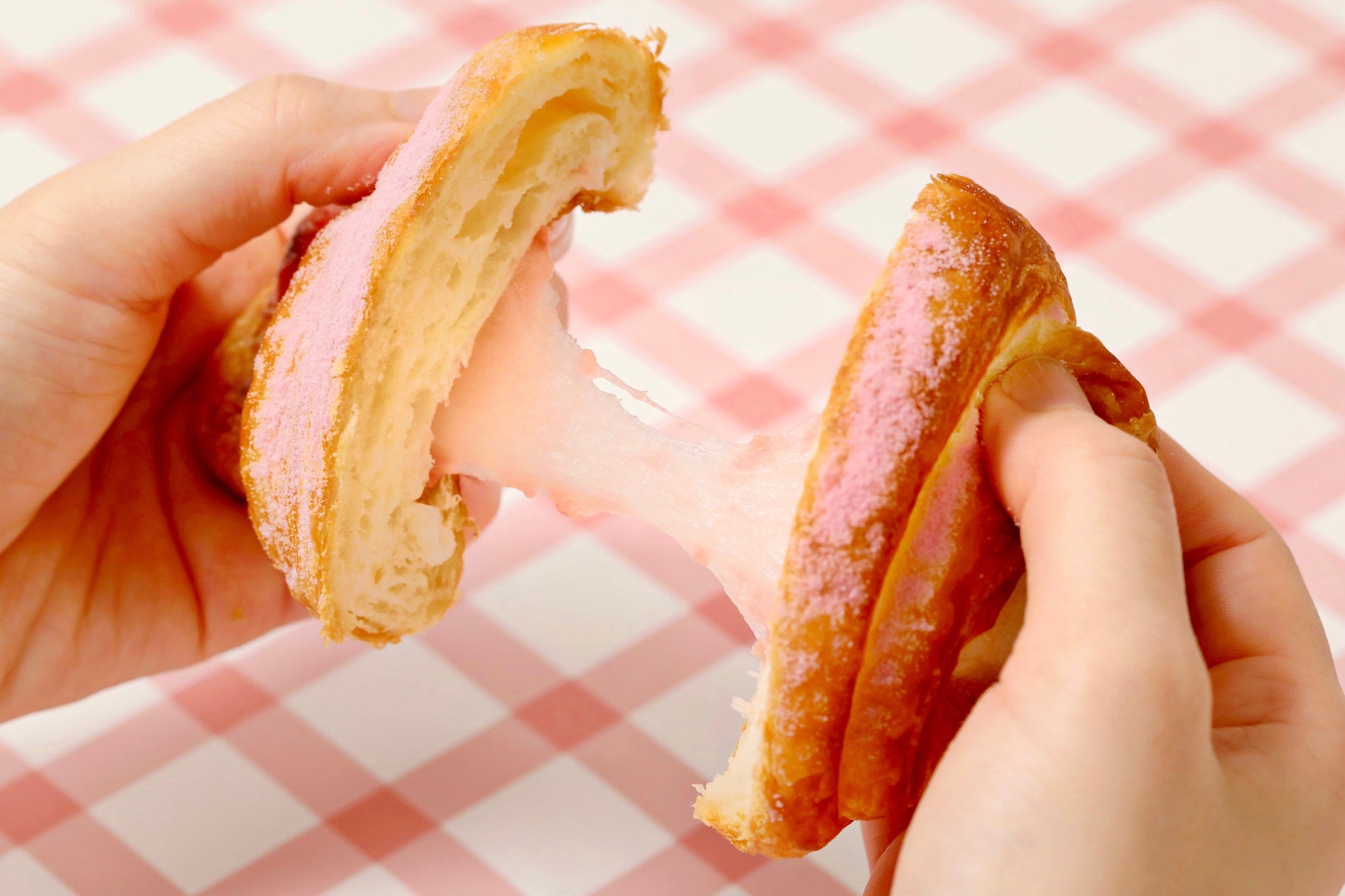 激ウマ確定!クロッチ新作いちご抹茶餅パン🍓🍵