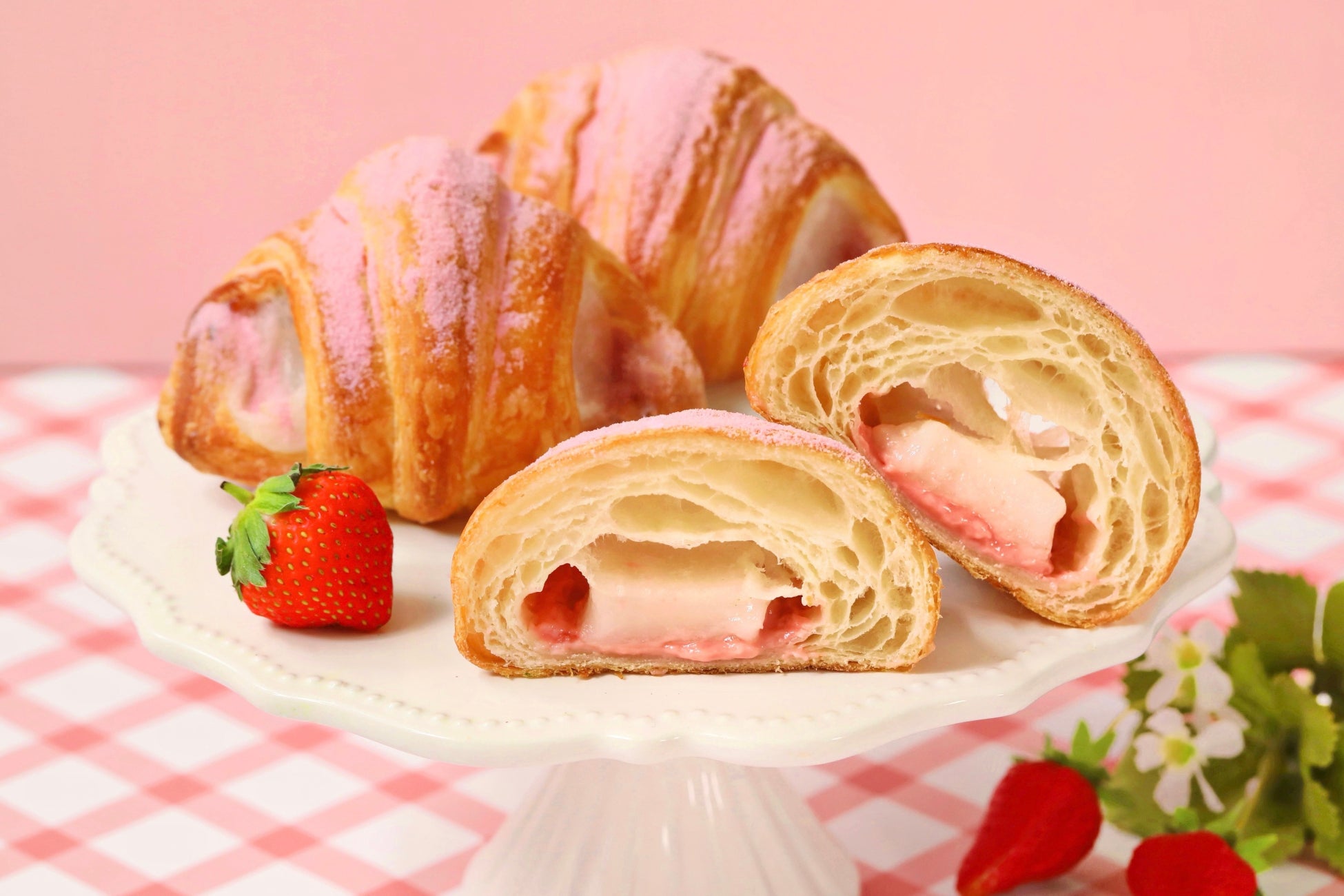 激ウマ確定!クロッチ新作いちご抹茶餅パン🍓🍵