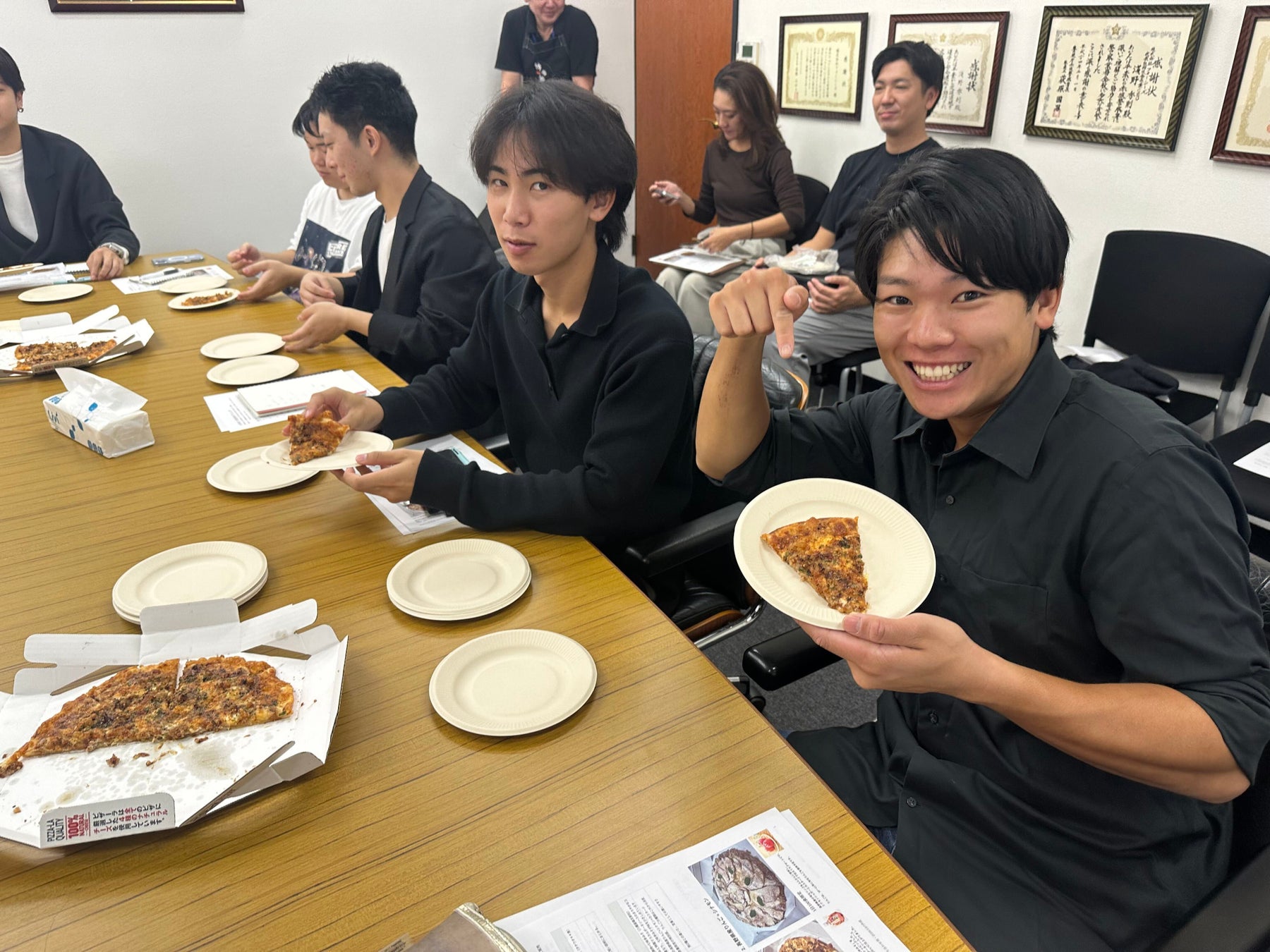 ピザーラ×八幡屋礒五郎？！激ウマ和風＆甘ピザ爆誕😋