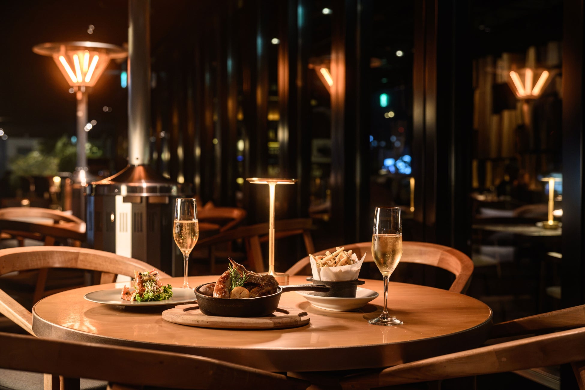 名古屋夜景!「泡と風のテラス」激ウマ料理&飲み放題が超話題🥂
